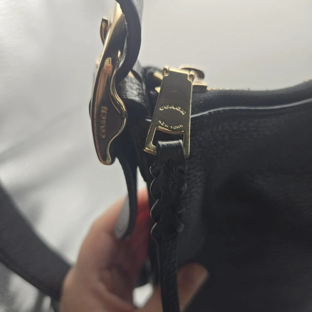 Coach Val Duffle C2818 Black Pebbled Leather Shoulder Crossbody Bag Classy